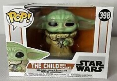 Фігурка Funko Star Wars: Mandalorian Мандалорець with Pendant Grogu Грогу 398