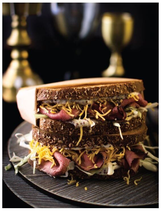 Книга кулінарна Harry Potter College Cookbook: A Magical Collection of Simple and Spellbinding Recipes (Eng)