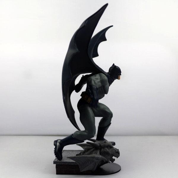 Статуетка - DC Comics Universe Direct Online Batman Figure Статуетка - DC Comics Universe Direct Online Batman Figure