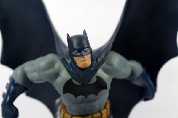 Статуетка - DC Comics Universe Direct Online Batman Figure Статуетка - DC Comics Universe Direct Online Batman Figure
