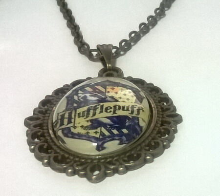 Медальйон Harry Potter Hufflepuff 4х3 см. Медальйон Harry Potter Hufflepuff 4х3 см.