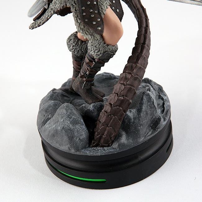 Статуетка The Elder Scrolls V: Skyrim Female Dragonborn Statue Статуетка The Elder Scrolls V: Skyrim Female Dragonborn Statue