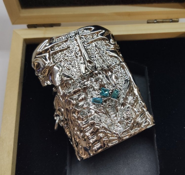 Запальничка WORLD OF WARCRAFT The lich king Lighter (silver) + подарункова коробка з дерева Запальничка WORLD OF WARCRAFT The lich king Lighter (silver) + подарункова коробка з дерева