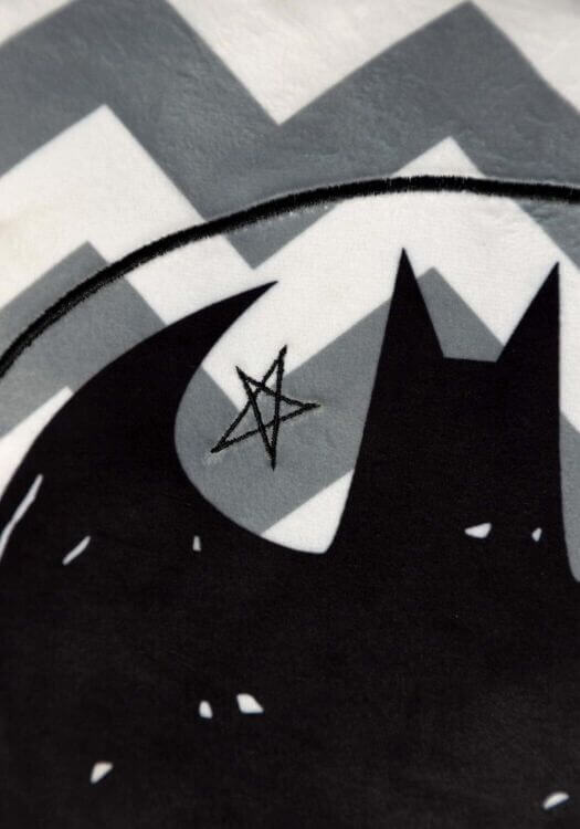 Подушка DC COMICS Batman Logo Black Pom Pom Pillow 40 см. Подушка DC COMICS Batman Logo Black Pom Pom Pillow 40 см.