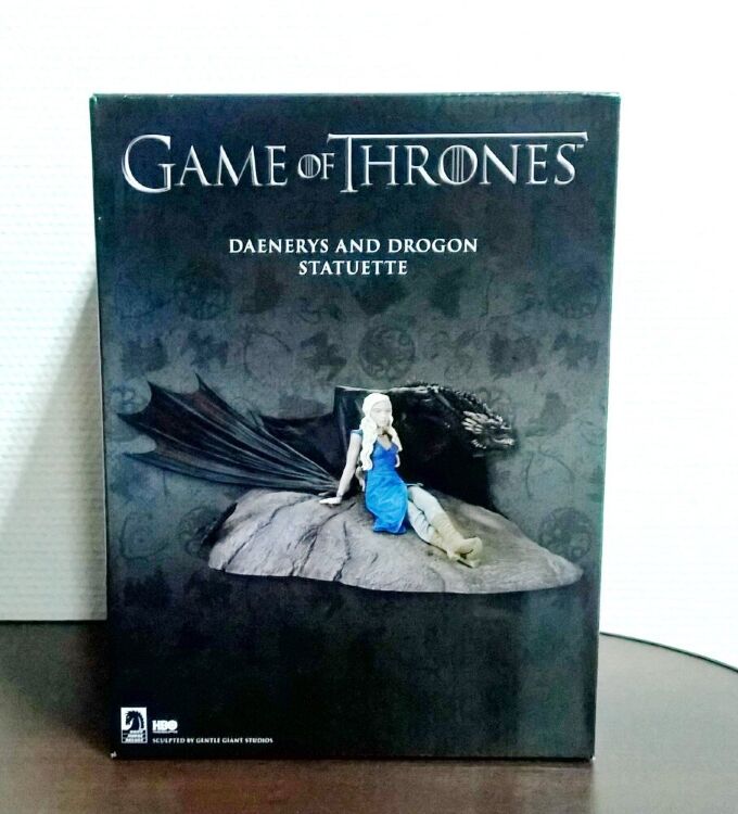 Статуетка Game of Thrones Daenerys and Drogon Mini Statue