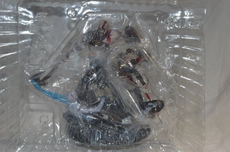 Статуетка God of War 4: KRATOS and ATREUS STATUE Collectors Edition Статуетка God of War 4: KRATOS and ATREUS STATUE Collectors Edition