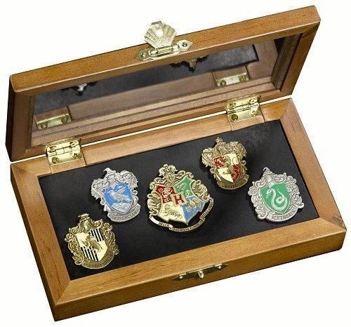 Набір значків Harry Potter: Official Warner Bros Hogwarts House In Wooden Box