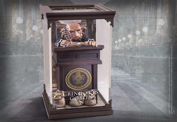 Статуетка Harry Potter Noble Collection - Magical Creatures No. 10 - Gringotts Goblin Статуетка Harry Potter Noble Collection - Magical Creatures No. 10 - Gringotts Goblin